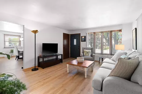 Living - 609 S Memorial Dr, Appleton, WI 54914 photo 1 of 3