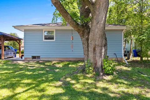 Exterior - 609 S Memorial Dr, Appleton, WI 54914 photo 6 of 10