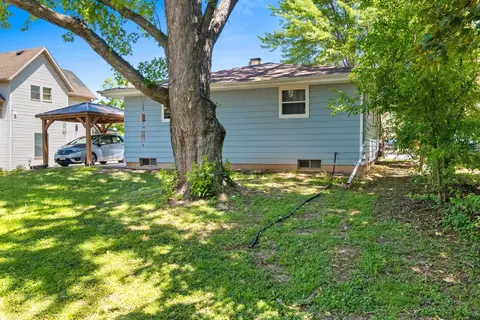 Exterior - 609 S Memorial Dr, Appleton, WI 54914 photo 7 of 10