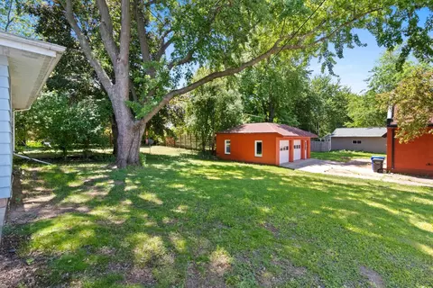 Exterior - 609 S Memorial Dr, Appleton, WI 54914 photo 5 of 10