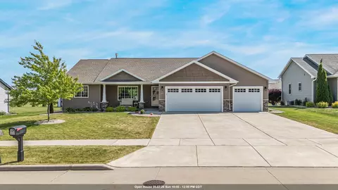 1941 Bear Paw Trl, Kaukauna, WI 54130