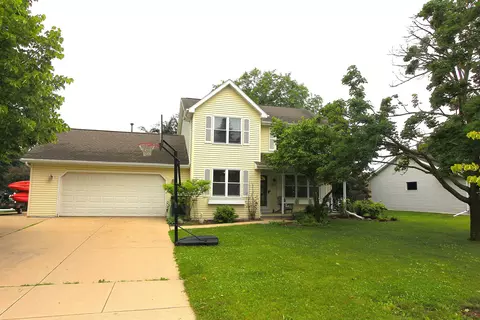 2933 Sunray Ln, Green Bay, WI 54313