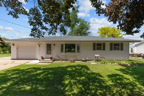 409 E Mary St, Black Creek, WI 54106