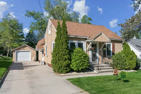 323 E Mission Rd, Green Bay, WI 54301
