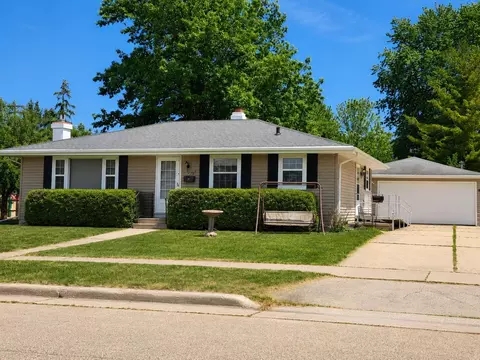 1121 Calder St, Menasha, WI 54952