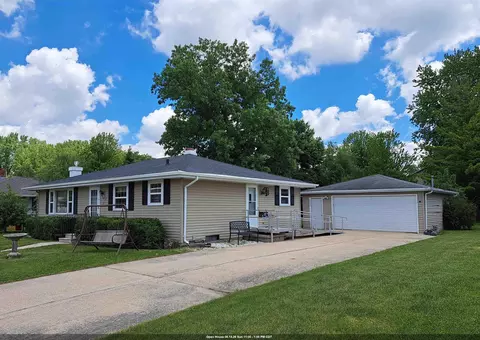 1121 Calder St, Menasha, WI 54952