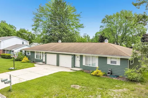 1715 Edgehill Dr, Green Bay, WI 54304