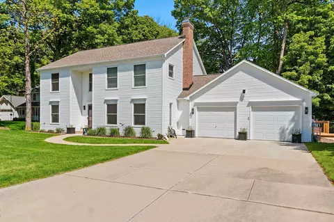 2595 Edgewood Ln, Green Bay, WI 54302