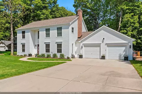 2595 Edgewood Ln, Green Bay, WI 54302
