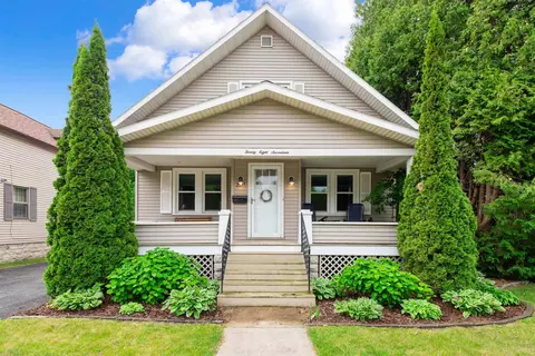 2817 Hall Ave, Marinette, WI 54143