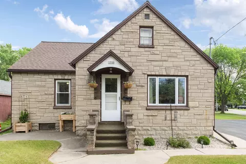 1700 West Dr, Menominee, MI 49858