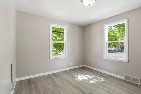 Bedroom - 1831 S Oneida St, Appleton, WI 54915 photo 2 of 3