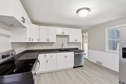 Kitchen - 1831 S Oneida St, Appleton, WI 54915 photo 2 of 4