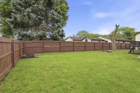 Exterior - 3236 S Whip Poor Will Ln, Appleton, WI 54915 photo 6 of 8