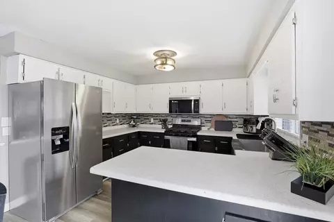 Kitchen - 3236 S Whip Poor Will Ln, Appleton, WI 54915 photo 3 of 3