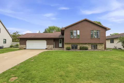 Exterior - 3236 S Whip Poor Will Ln, Appleton, WI 54915 photo 2 of 8