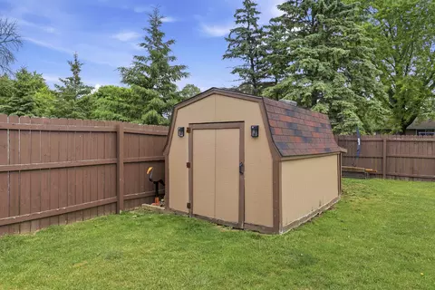 Exterior - 3236 S Whip Poor Will Ln, Appleton, WI 54915 photo 5 of 8