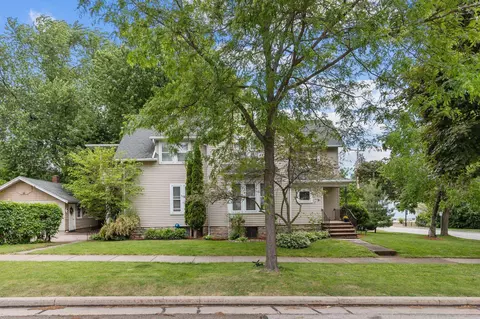 Exterior - 719 S State St, Appleton, WI 54911 photo 8 of 11