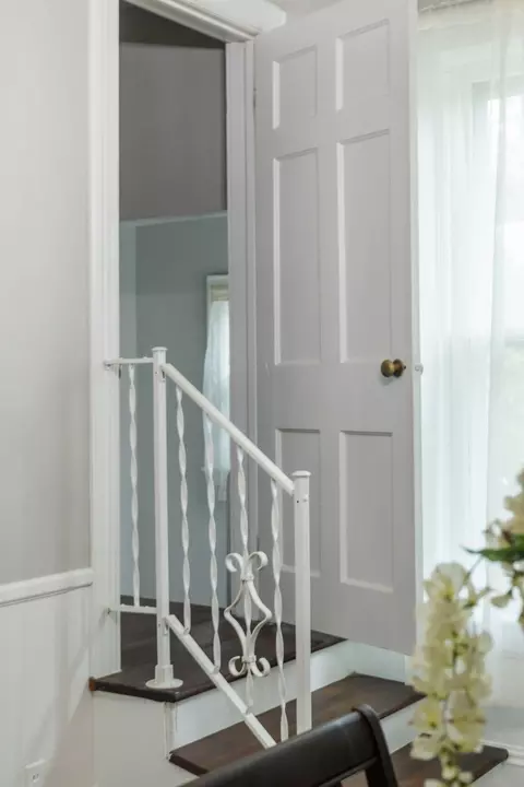 Entry Way - 719 S State St, Appleton, WI 54911 photo 5 of 8