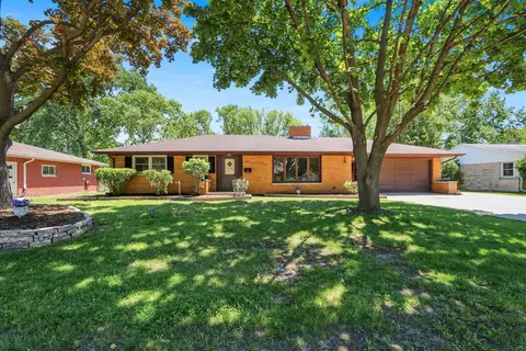 237 S Clay St, De Pere, WI 54115