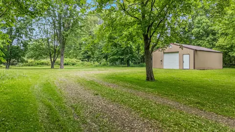 825 Welcome Rd, Menasha, WI 54952