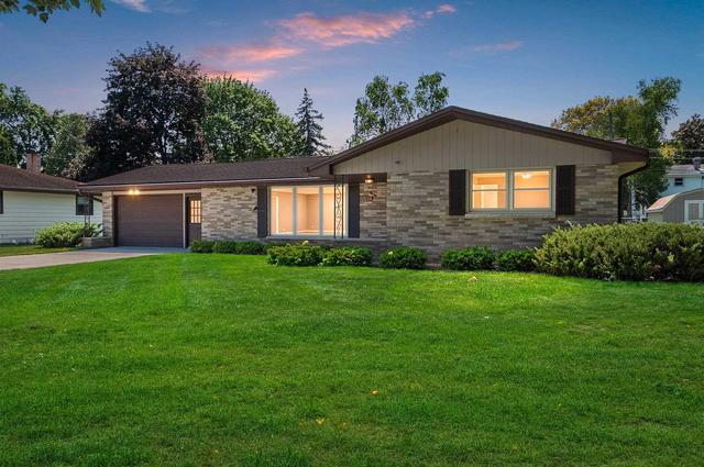 917 Myrtle Ln, Green Bay, WI 54304