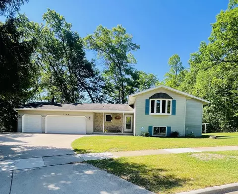 2769 Chief Hill Dr, Green Bay, WI 54313