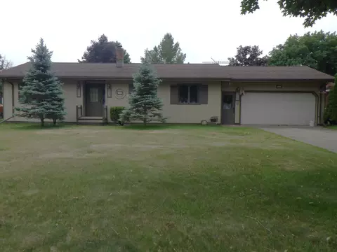 305 Riverview Dr, Marion, WI 54950
