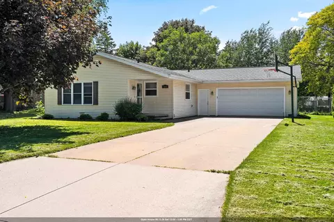 1545 N Blossom Dr, Appleton, WI 54914
