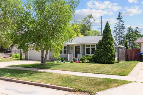 2416 N Elinor St, Appleton, WI 54914