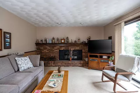 Living - 1017 E Capitol Dr, Appleton, WI 54911 photo 5 of 6