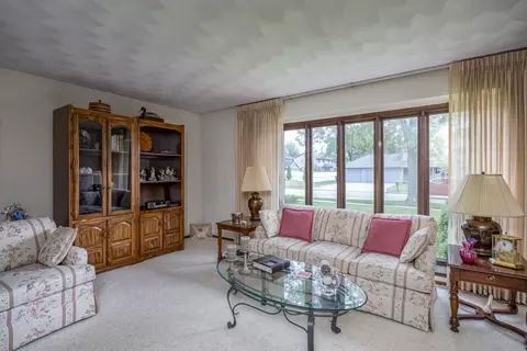 Living - 1017 E Capitol Dr, Appleton, WI 54911 photo 2 of 6