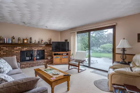 Living - 1017 E Capitol Dr, Appleton, WI 54911 photo 4 of 6