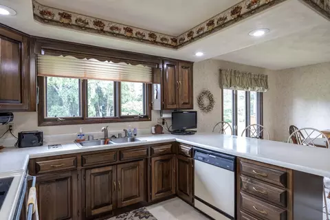 Kitchen - 1017 E Capitol Dr, Appleton, WI 54911 photo 3 of 4