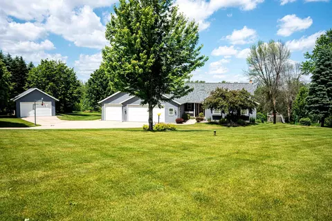 w9010 School Road, Hortonville, WI 54944