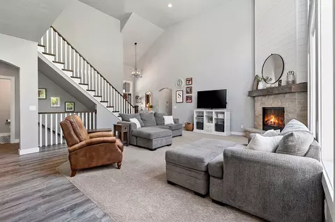 Living - w4269 Rose Tree Drive, Appleton, WI 54913 photo 3 of 7