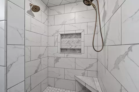 Bath - w4269 Rose Tree Drive, Appleton, WI 54913 photo 4 of 8