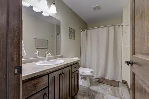 Bath - 4800 N Indigo Ln, Appleton, WI 54913 photo 1 of 2