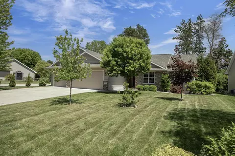Exterior - 4800 N Indigo Ln, Appleton, WI 54913 photo 3 of 8