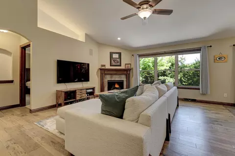 Living - 4800 N Indigo Ln, Appleton, WI 54913 photo 1 of 4