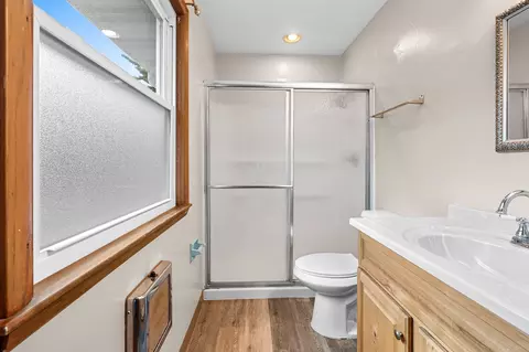 Bath - 1618 S Riverdale Dr, Appleton, WI 54914 photo 6 of 7