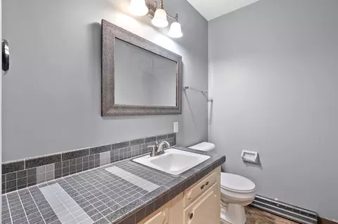 Bath - 1618 S Riverdale Dr, Appleton, WI 54914 photo 2 of 7
