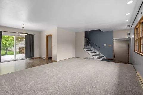 Living - 1618 S Riverdale Dr, Appleton, WI 54914 photo 2 of 7