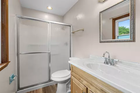 Bath - 1618 S Riverdale Dr, Appleton, WI 54914 photo 7 of 7