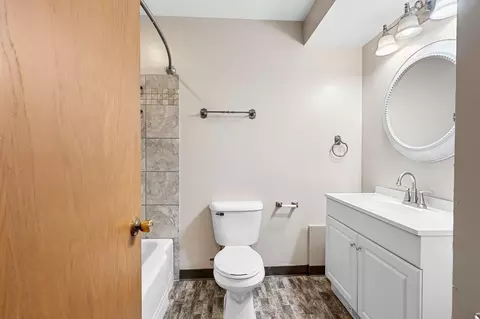 Bath - 1618 S Riverdale Dr, Appleton, WI 54914 photo 4 of 7