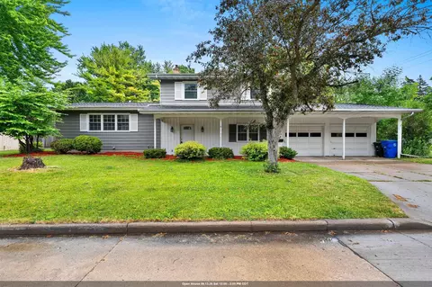 1618 S Riverdale Dr, Appleton, WI 54914