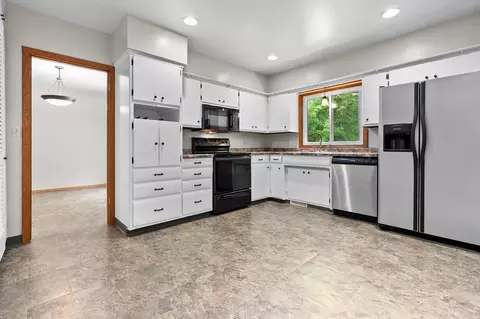 Kitchen - 1618 S Riverdale Dr, Appleton, WI 54914 photo 3 of 3