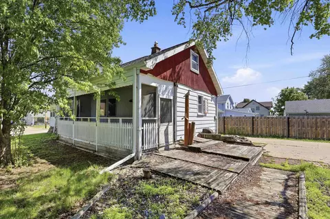 Exterior - 521 E Calumet St, Appleton, WI 54915 photo 2 of 6