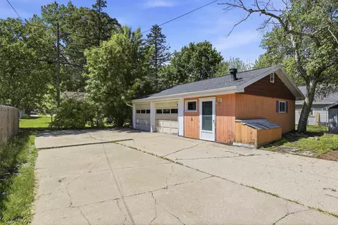 Exterior - 521 E Calumet St, Appleton, WI 54915 photo 4 of 6