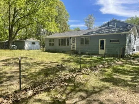 2601 W 2nd Ave, Gladstone, MI 49837